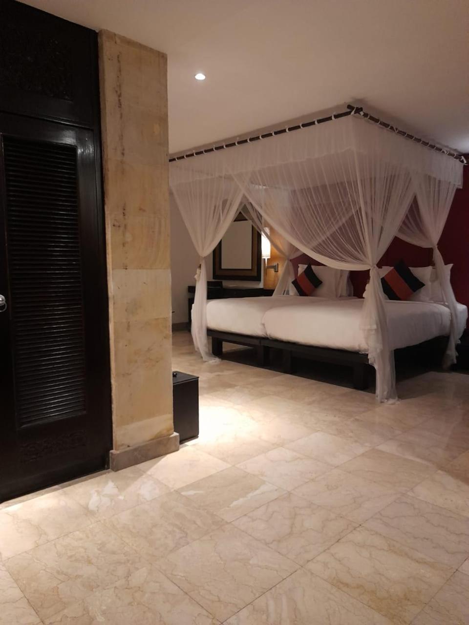 The Royal Beach Семиньяк Экстерьер фото